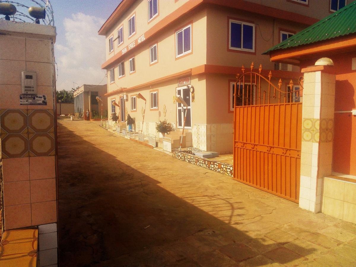 Open Space Hotel Kumasi Exterior photo