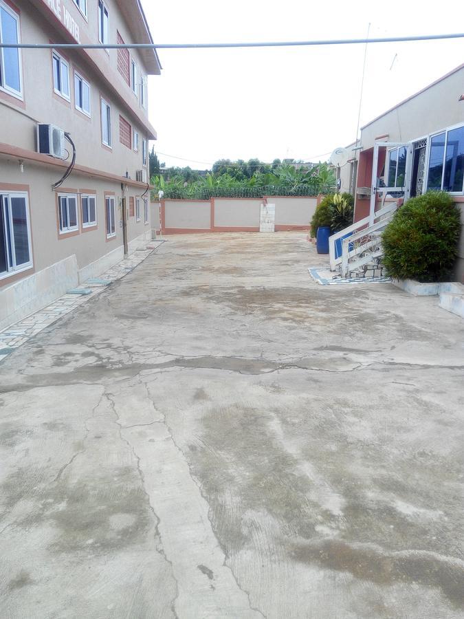 Open Space Hotel Kumasi Exterior photo